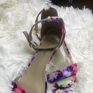 Sandals for women with ankle strap